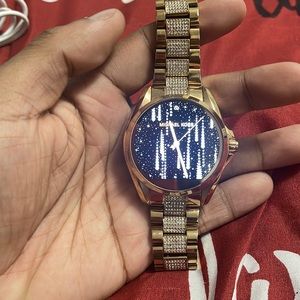 only worn twice, comes with charger, great condition